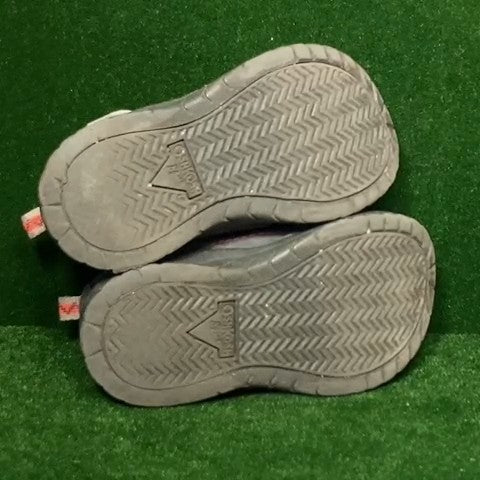 Osh Kosh Toddler Sandals Size: 06