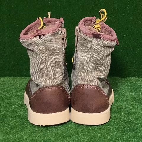 Carters Toddler boots Size: 08