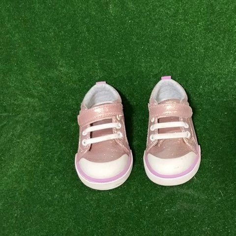 See Kai Run Toddler Sneakers Size: 06