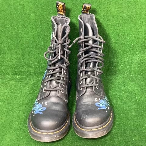 Doc Martens boots Size: 05