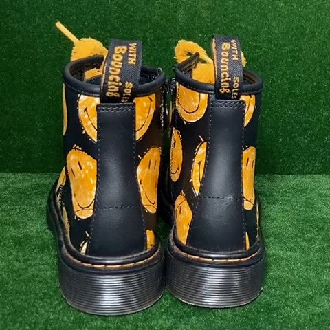 Dr Martens boots Size: 01