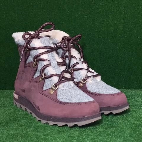 Sorel boots Size: 05