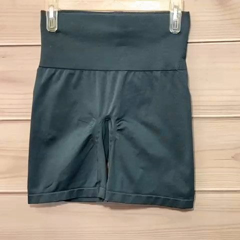 Blanqi Maternity Shorts Size: M