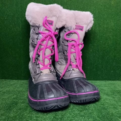 London Fog boots Size: 02