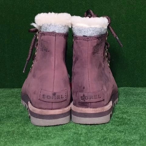 Sorel boots Size: 05