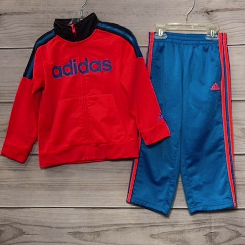 Adidas Boys tracksuit Size: 04