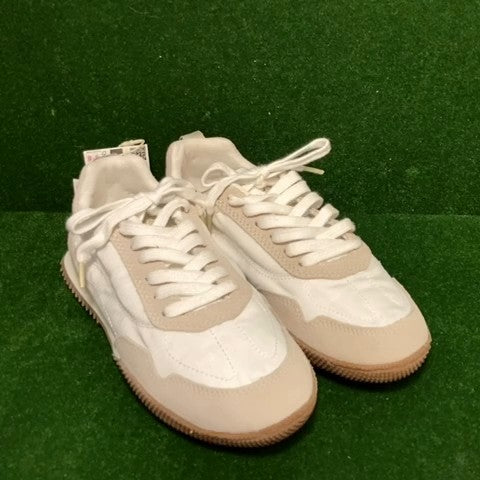 Zara Sneakers Size: 04