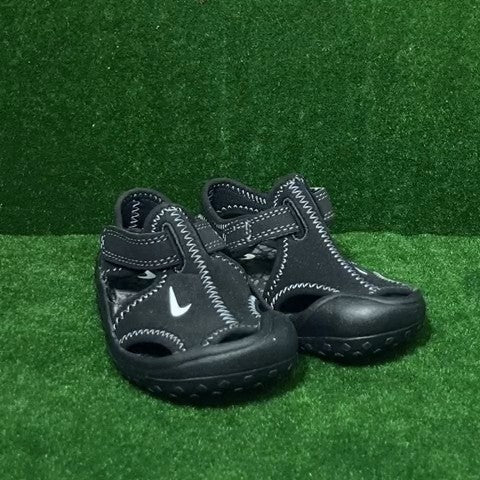 Nike Toddler Sandals Size: 07